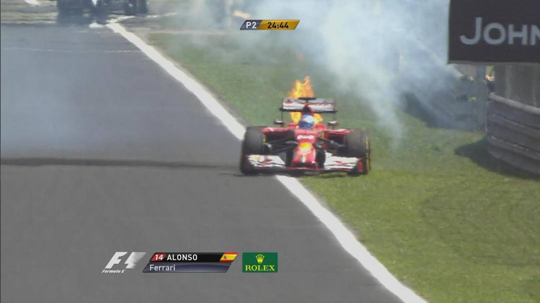 Nelle seconde libere del GP del Brasile Fernando Alonso si  dovuto fermare col motore della Ferrari in fiamme